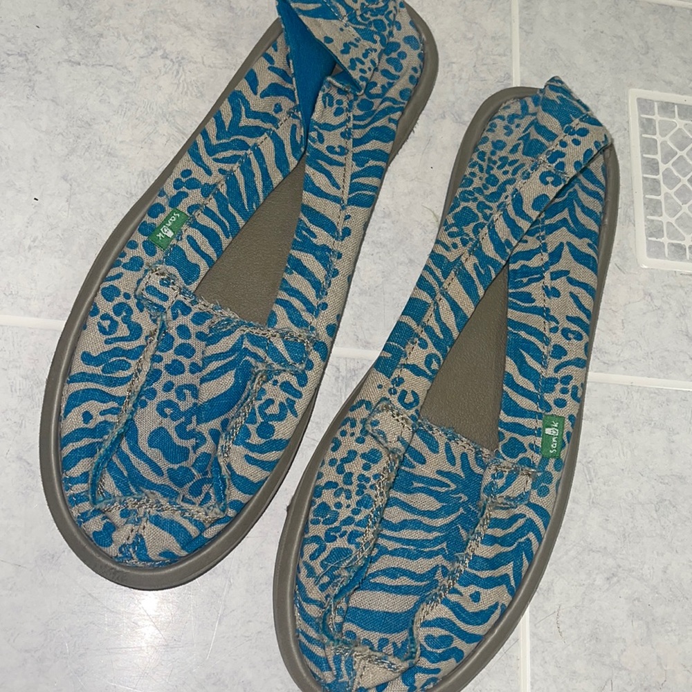 SANUK